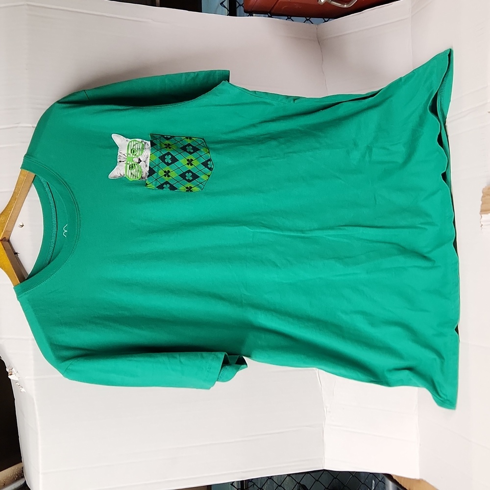 EUC The Lucky Shirt Cat & clovers Men's sz XL Tshirt